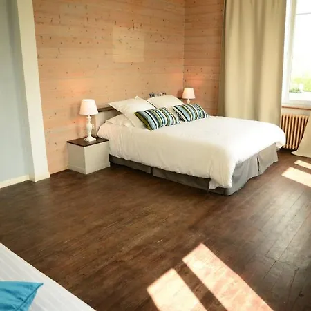 Vaste Maison De 300 M2 En Forme De Bateau Pour 15 L'iliade