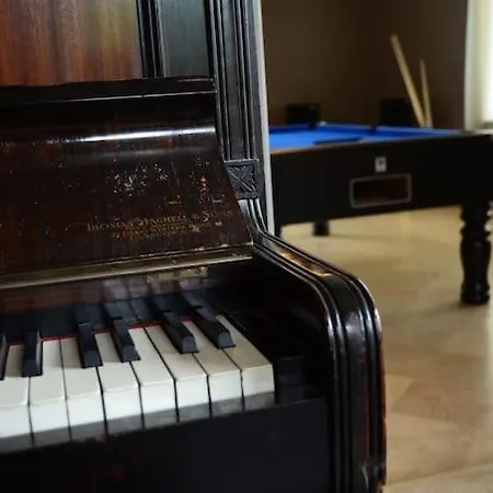 Casa vacanze Vaste Maison De 300 M2 En Forme De Bateau Pour 15 L'iliade Port-en-Bessin-Huppain