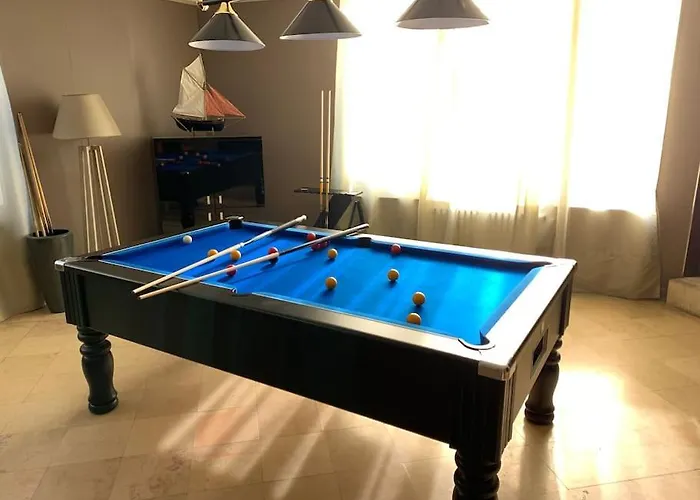 Casa vacanze Vaste Maison De 300 M2 En Forme De Bateau Pour 15 L'iliade Port-en-Bessin-Huppain