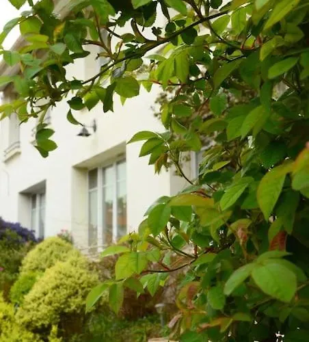 Vaste Maison De 300 M2 En Forme De Bateau Pour 15 L'iliade